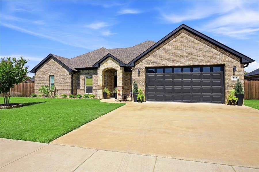 Property photo for 732 Coblestone Circle, Mabank, TX