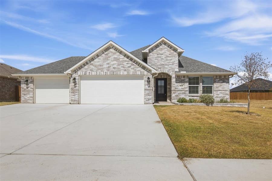 Property photo for 225 Trevor Lane, Greenville, TX