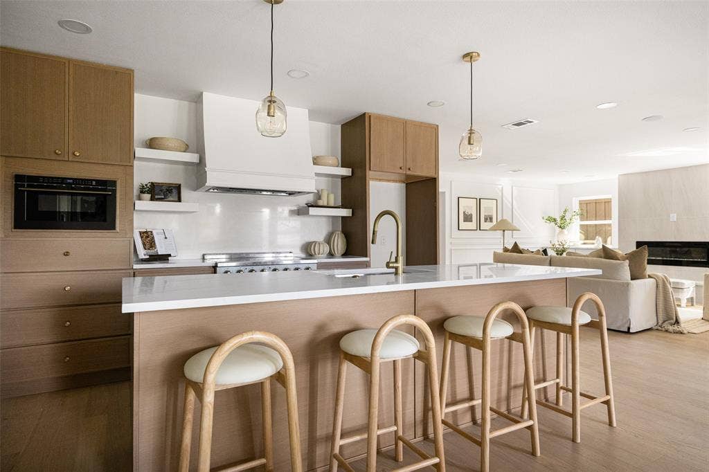 7247 La Sobrina Drive, Dallas, TX 75248 7247 La Sobrina Drive, Dallas, TX 75248