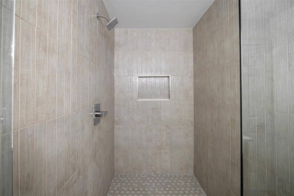 7247 La Sobrina Drive, Dallas, TX 75248 7247 La Sobrina Drive, Dallas, TX 75248