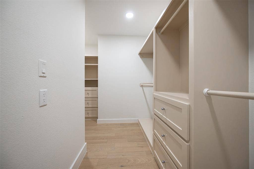 7247 La Sobrina Drive, Dallas, TX 75248 7247 La Sobrina Drive, Dallas, TX 75248