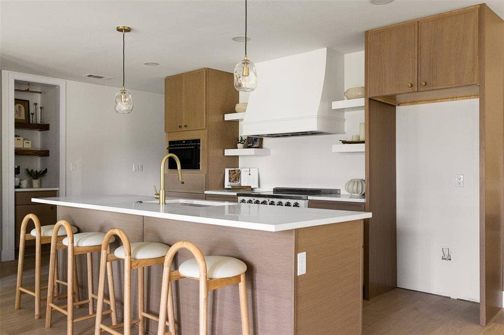 7247 La Sobrina Drive, Dallas, TX 75248 7247 La Sobrina Drive, Dallas, TX 75248
