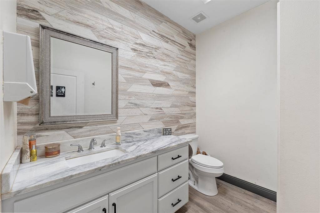 6604 N State Highway 6, Woodway, TX 76712 6604 N State Highway 6, Woodway, TX 76712
