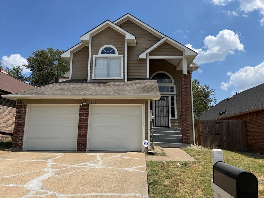 Property photo for 4307 Scarsdale Lane, Dallas, TX