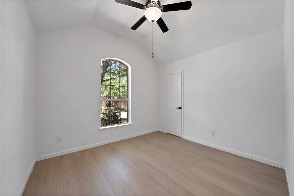 1687 Garrison Drive, Frisco, TX 75033 3 secondary bedrooms all features new ceiling fans and walk-in closets.