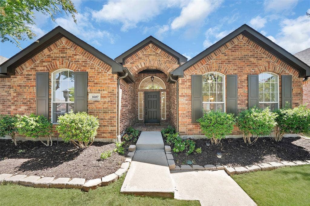 1687 Garrison Drive, Frisco, TX 75033 Proudly located in one of Frisco's most sought after communities, The Trails.
