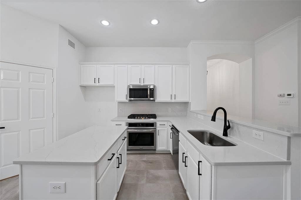 1687 Garrison Drive, Frisco, TX 75033 Stainless steel appliances. 5 burner gas cooktop and microwave are new.