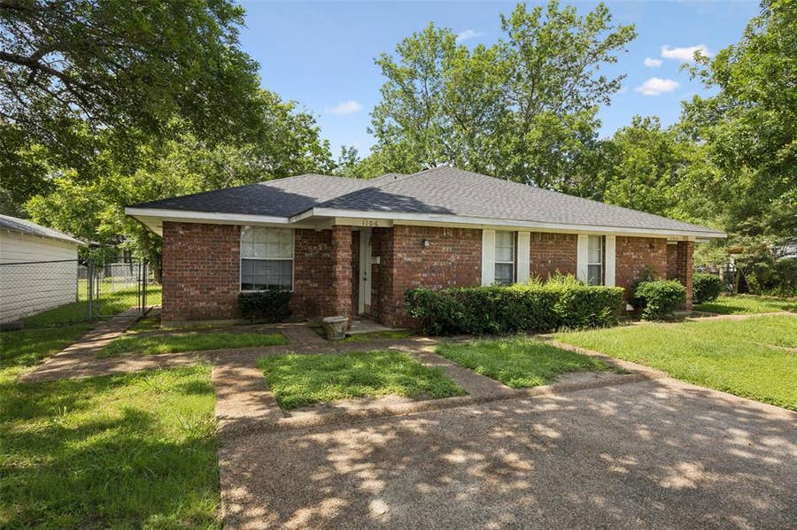 Property photo for 1104 E High Street, Terrell, TX