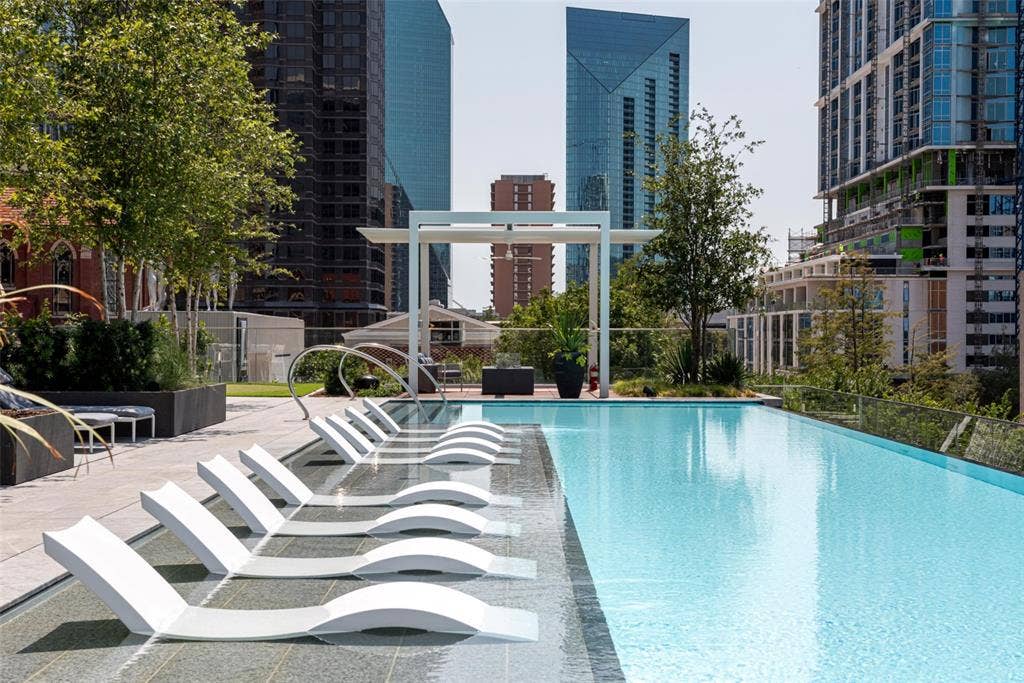 1747 Leonard Street, #2801, Dallas, TX 75201 Swimming Pool