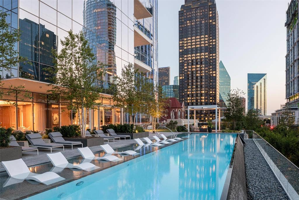 1747 Leonard Street, #2801, Dallas, TX 75201 Swimming Pool