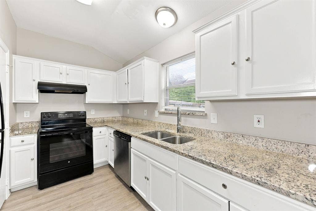 130 Creek Cove Drive, Dallas, TX 75217