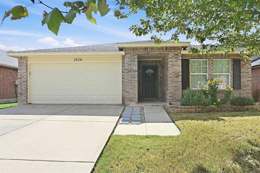 Property photo for 1616 Diamond Lake Trail, Fort Worth, TX