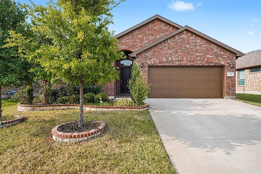 Property photo for 729 Rebecca Lane, Saginaw, TX