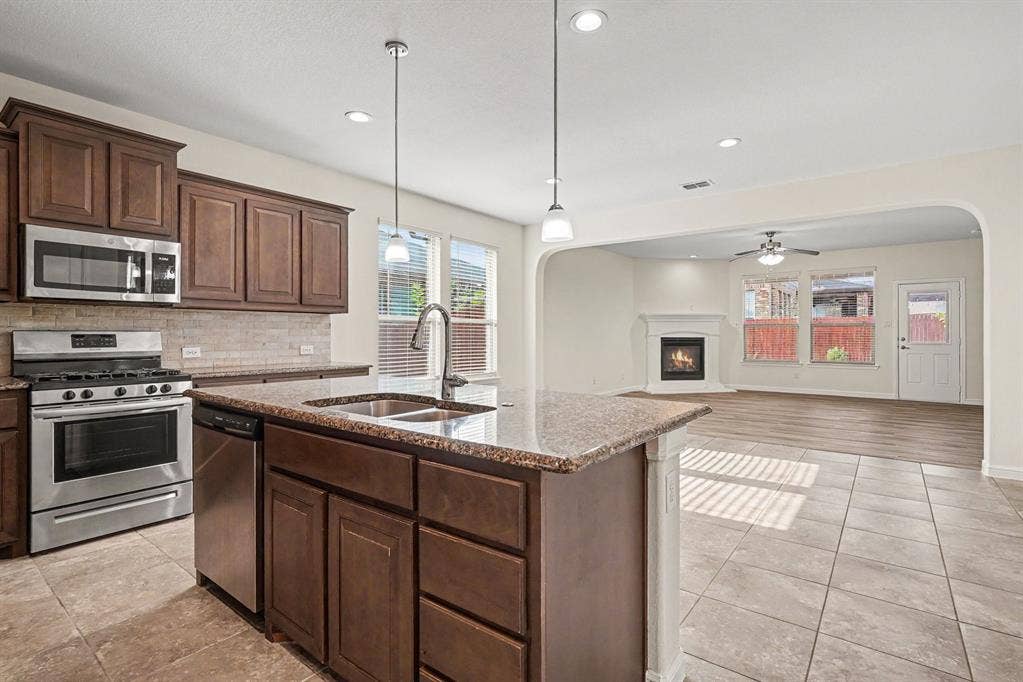 729 Rebecca Lane, Saginaw, TX 76131 729 Rebecca Lane, Saginaw, TX 76131