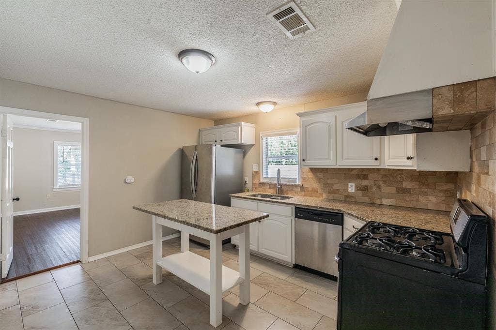 3144 Olive Place, Fort Worth, TX 76116