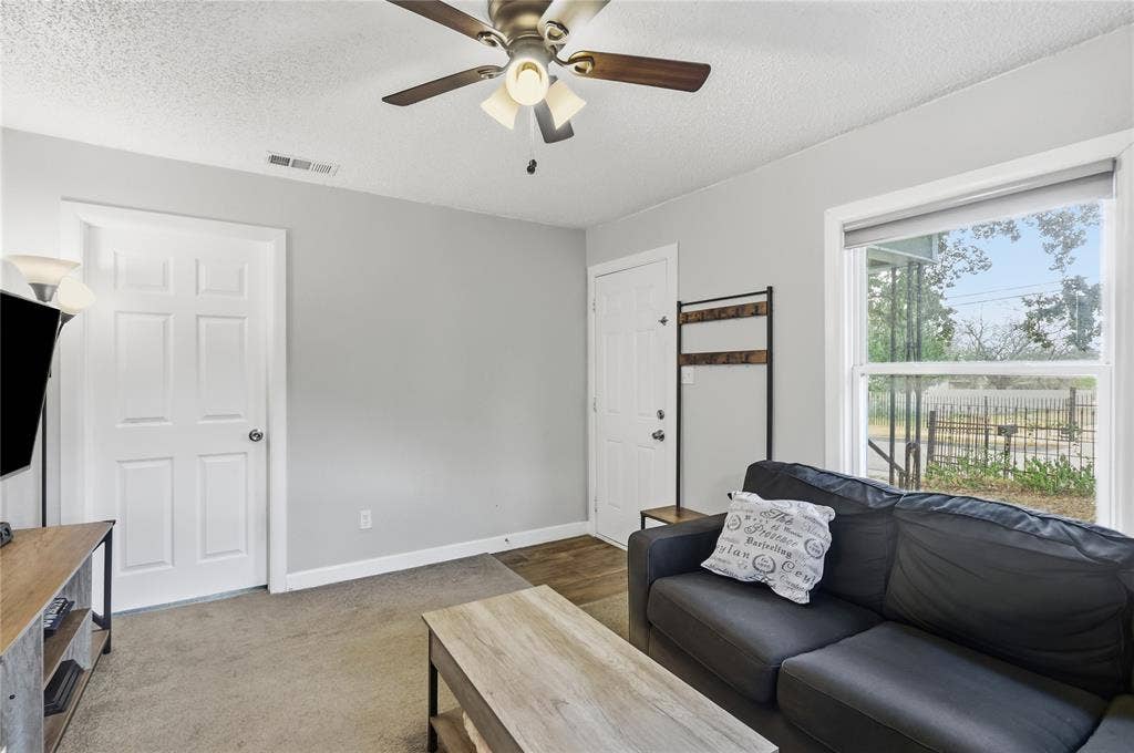 5113 Cottey Street, Fort Worth, TX 76105 5113 Cottey Street, Fort Worth, TX 76105