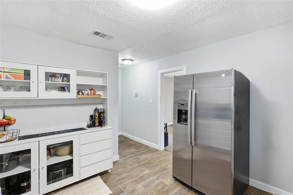 5113 Cottey Street, Fort Worth, TX 76105 5113 Cottey Street, Fort Worth, TX 76105
