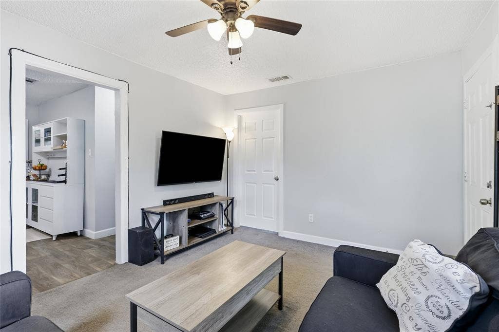 5113 Cottey Street, Fort Worth, TX 76105 5113 Cottey Street, Fort Worth, TX 76105
