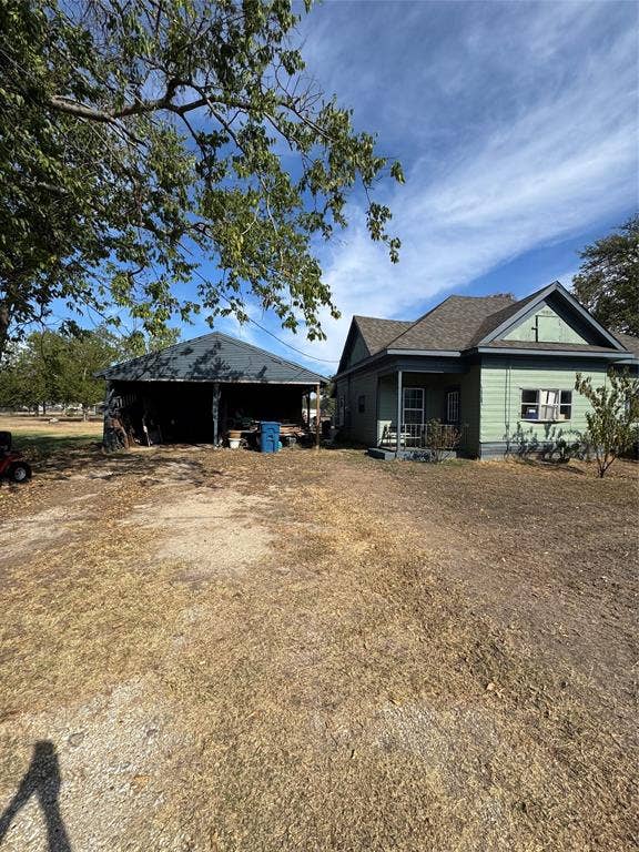 102 N 6th Street W, Dawson, TX 76639 Light green siding exterior with a covered front porch and a gabled roofline