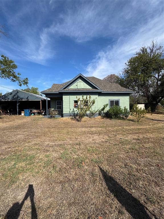 102 N 6th Street W, Dawson, TX 76639 Light green exterior siding with contrasting dark gray trim