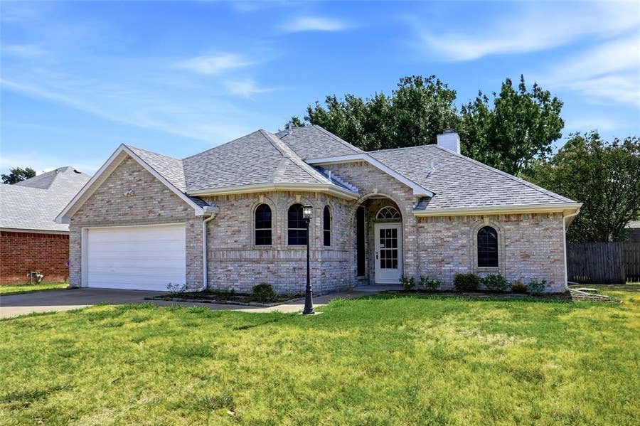 Property photo for 910 York Street, Forney, TX