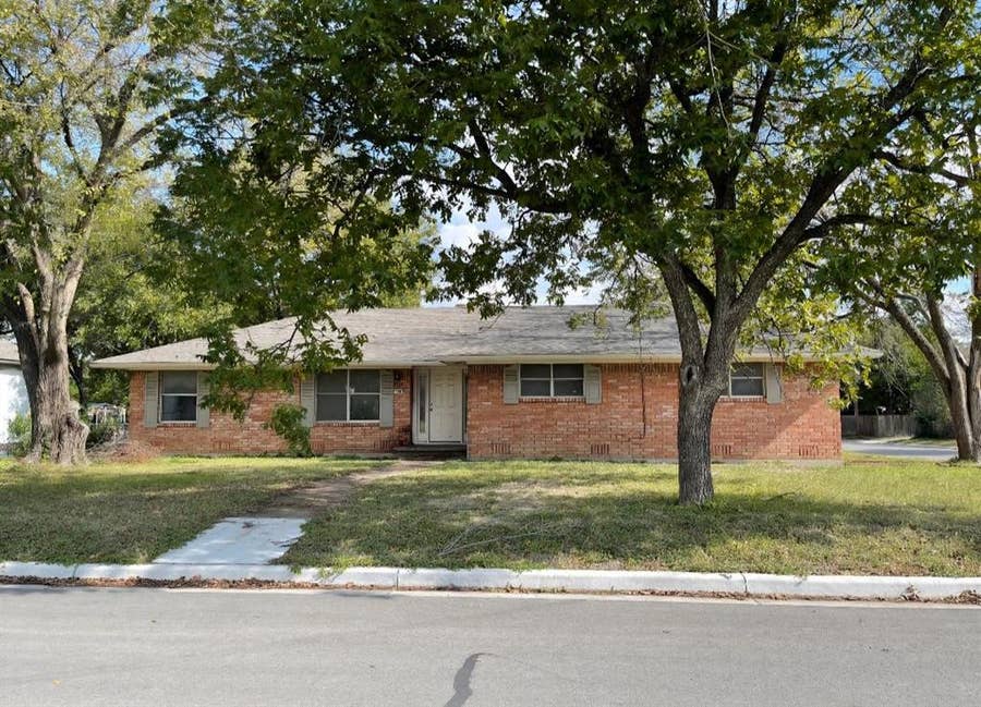 Property photo for 700 N Marable Street, West, TX
