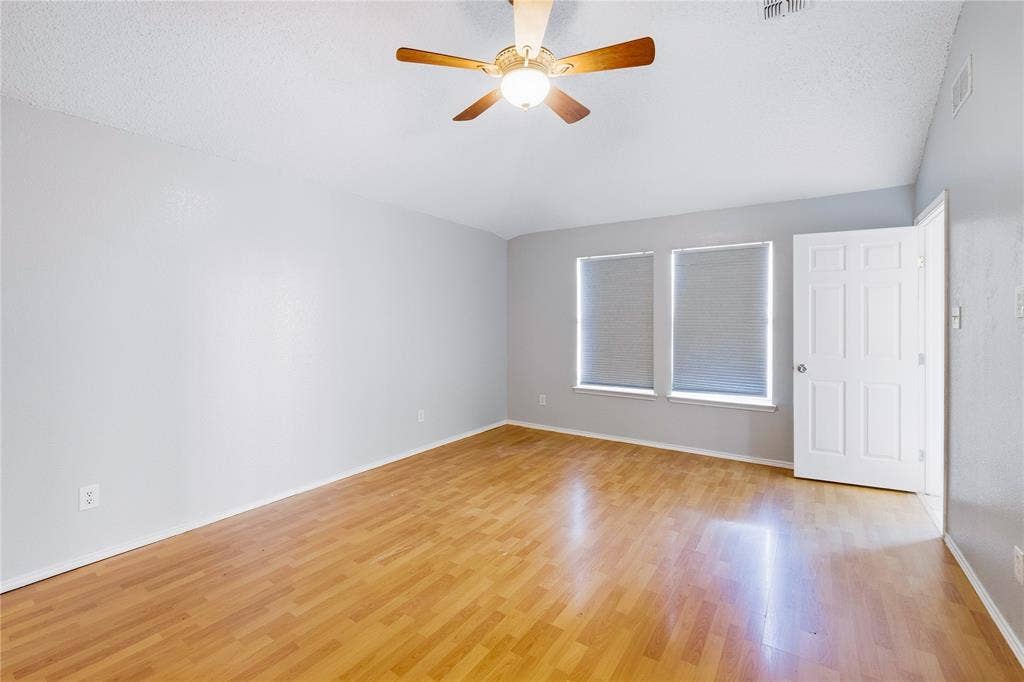 5666 Hunters Bend Lane, Dallas, TX 75249 5666 Hunters Bend Lane, Dallas, TX 75249