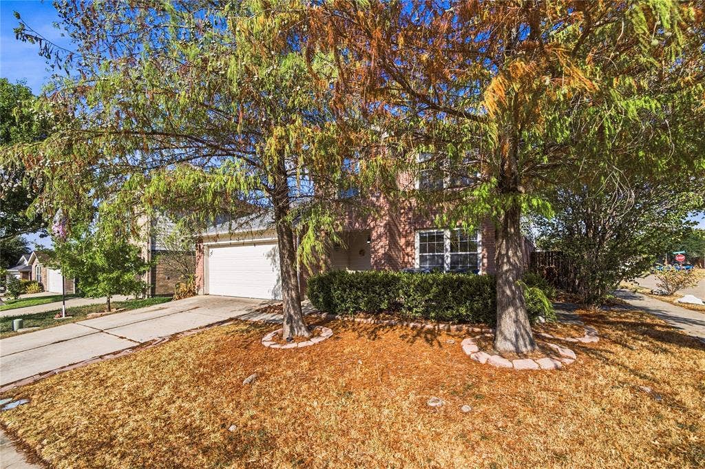 5666 Hunters Bend Lane, Dallas, TX 75249 5666 Hunters Bend Lane, Dallas, TX 75249