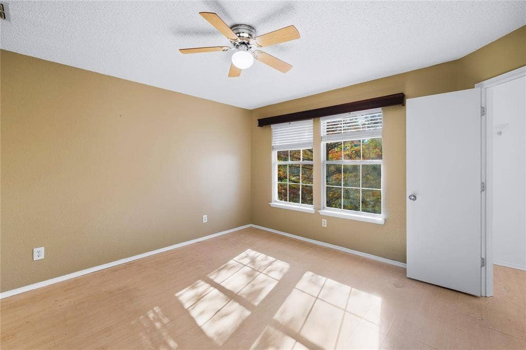 5666 Hunters Bend Lane, Dallas, TX 75249 5666 Hunters Bend Lane, Dallas, TX 75249