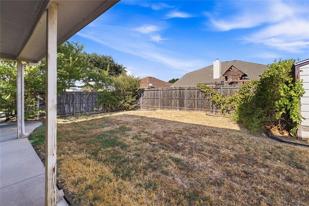 5666 Hunters Bend Lane, Dallas, TX 75249 5666 Hunters Bend Lane, Dallas, TX 75249