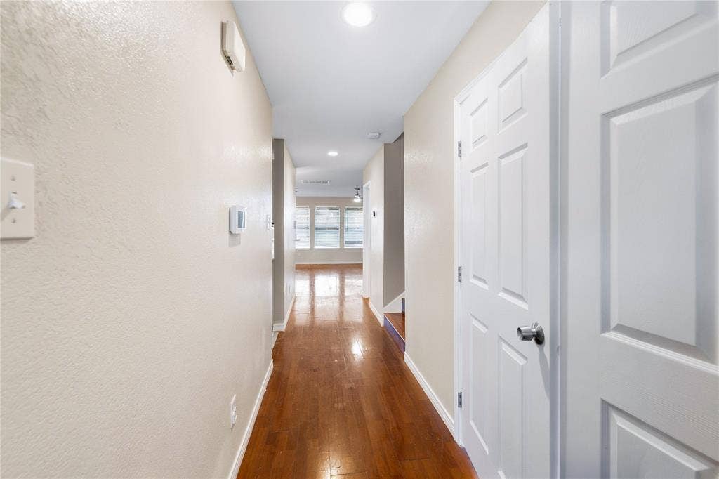5666 Hunters Bend Lane, Dallas, TX 75249 5666 Hunters Bend Lane, Dallas, TX 75249