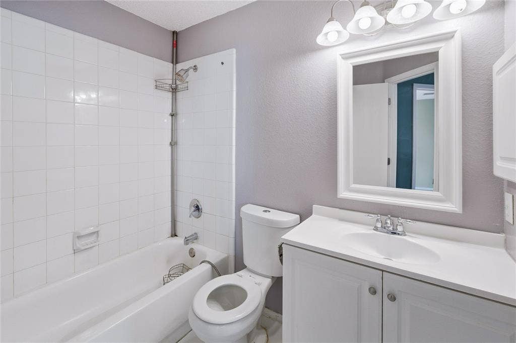 5666 Hunters Bend Lane, Dallas, TX 75249 5666 Hunters Bend Lane, Dallas, TX 75249