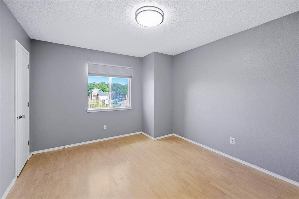 5666 Hunters Bend Lane, Dallas, TX 75249 5666 Hunters Bend Lane, Dallas, TX 75249