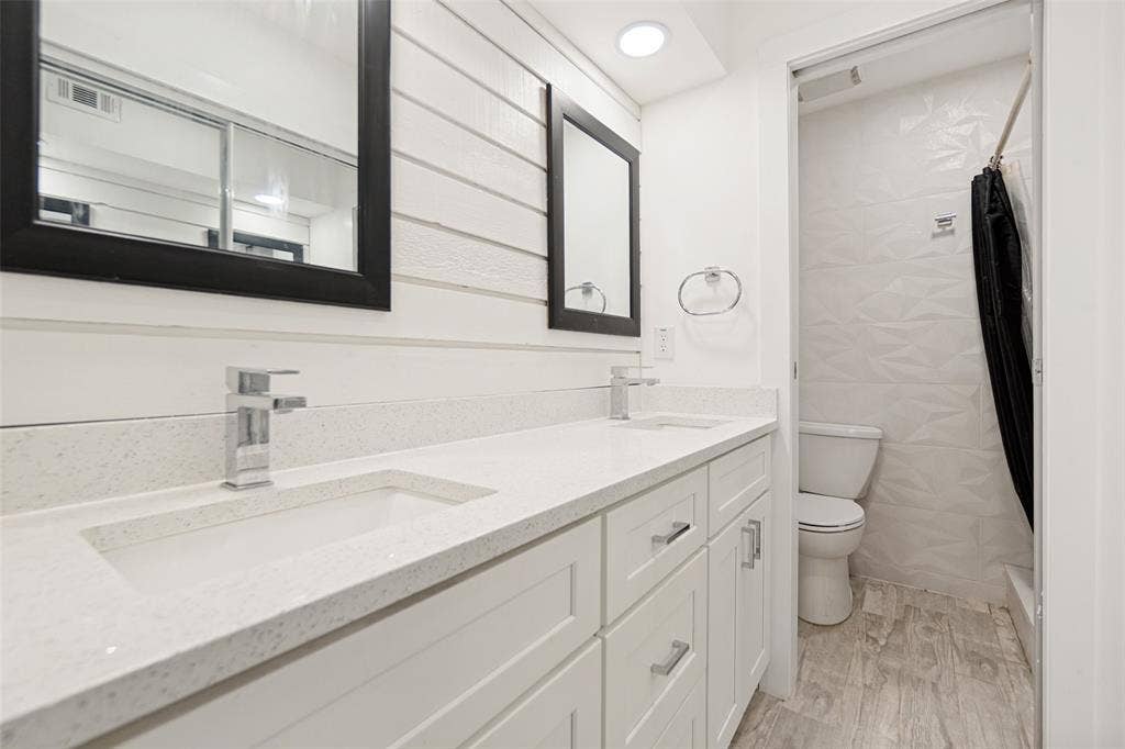 9038 Flicker Lane, Dallas, TX 75238 Dual rectangular undermount sinks set in a light-toned countertop