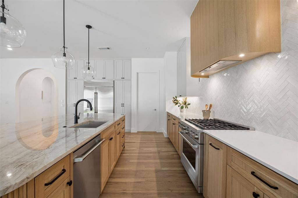 6140 Sudbury Drive, Dallas, TX 75214 6140 Sudbury Drive, Dallas, TX 75214