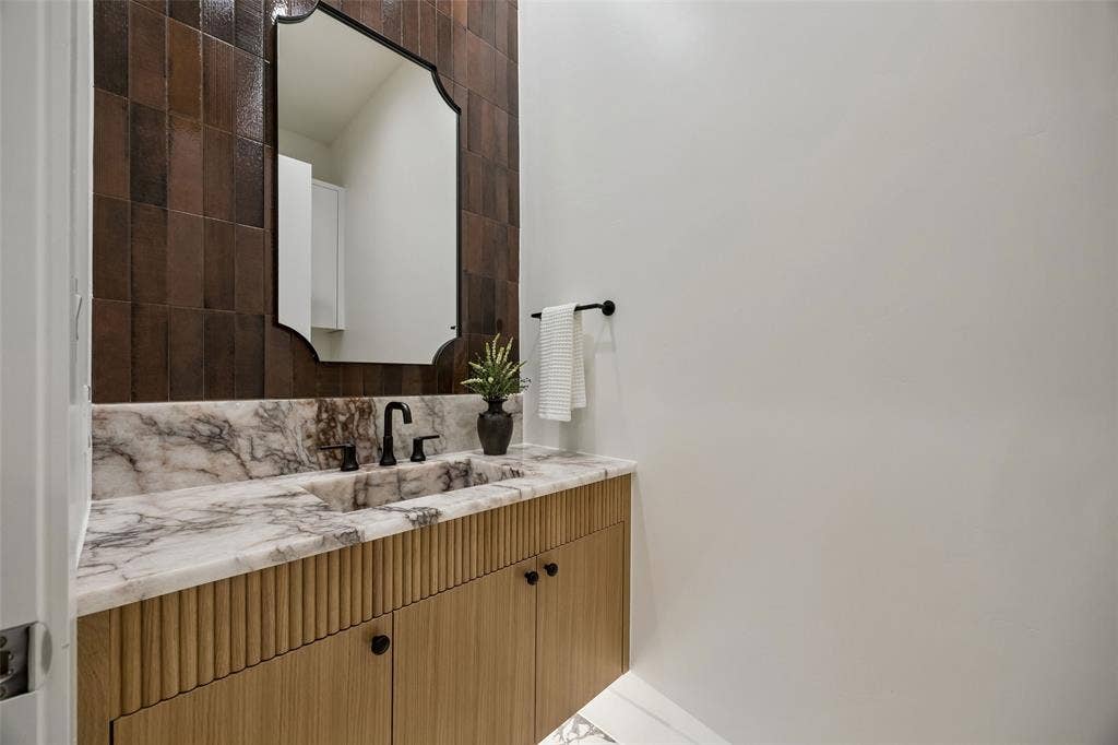 6140 Sudbury Drive, Dallas, TX 75214 6140 Sudbury Drive, Dallas, TX 75214