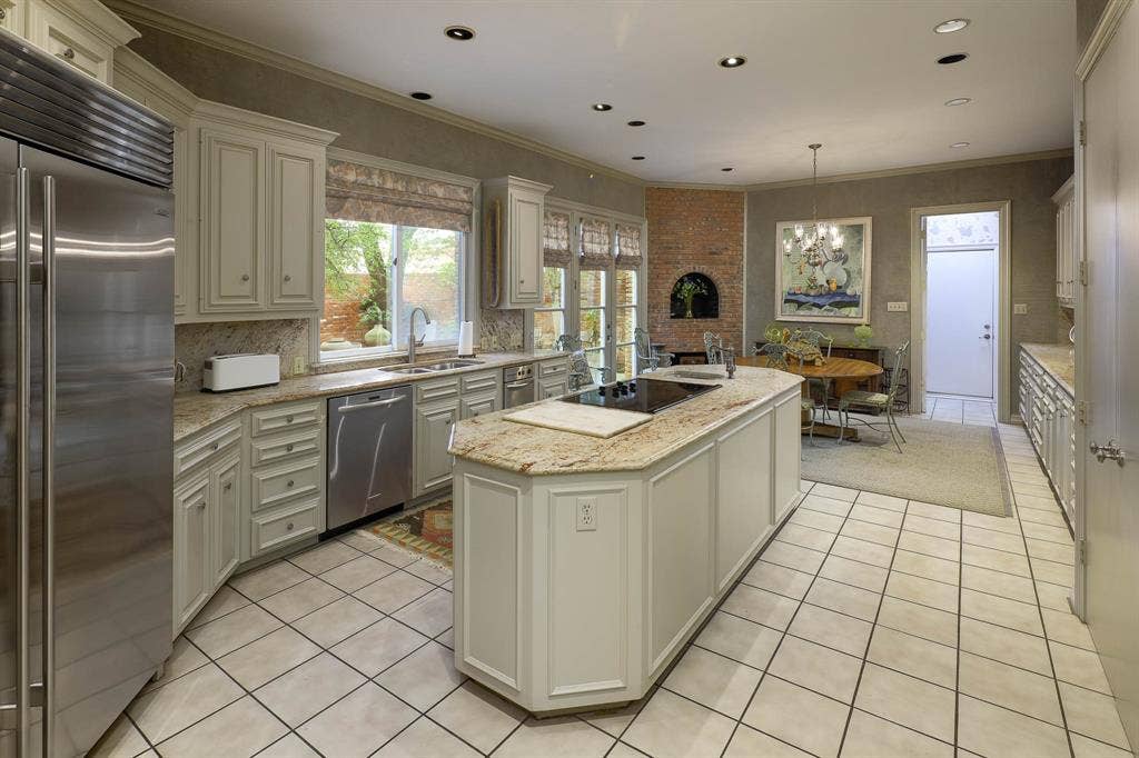 7724 Glen Albens Circle, Dallas, TX 75225