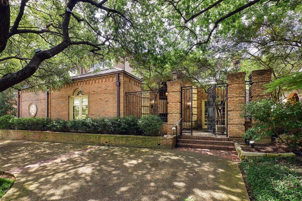 7724 Glen Albens Circle, Dallas, TX 75225