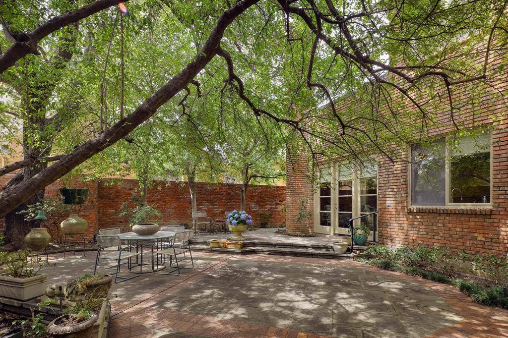 7724 Glen Albens Circle, Dallas, TX 75225