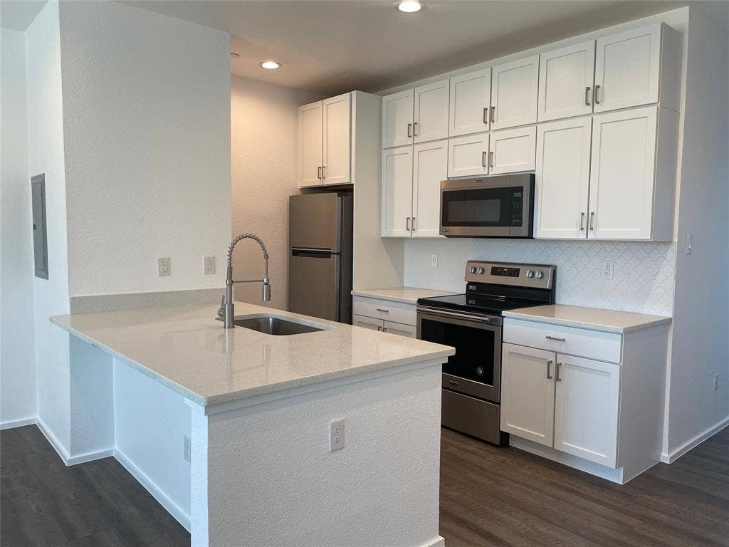 3275 Dallas Street, #204, Dallas, TX 75210 3275 Dallas Street, #204, Dallas, TX 75210