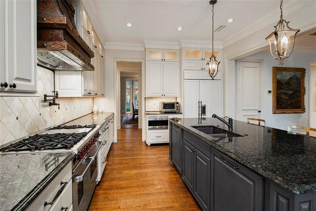 5709 Seville Court, Plano, TX 75093 5709 Seville Court, Plano, TX 75093