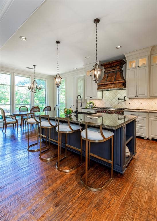 5709 Seville Court, Plano, TX 75093 5709 Seville Court, Plano, TX 75093