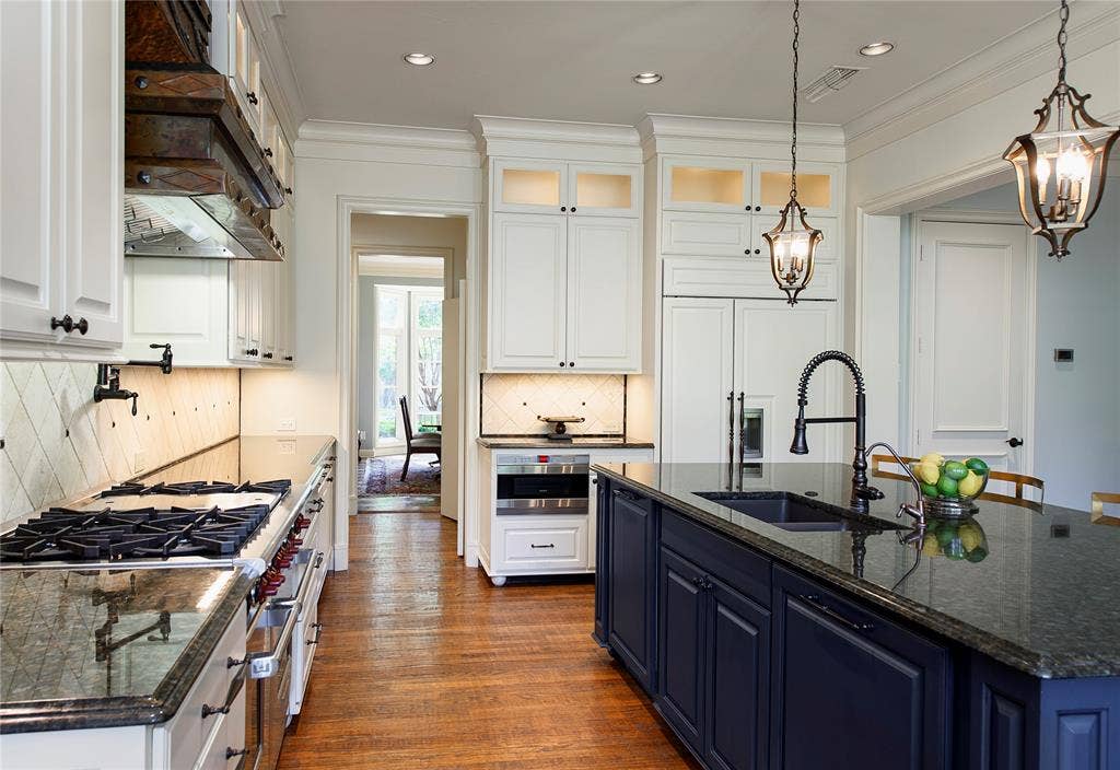 5709 Seville Court, Plano, TX 75093 5709 Seville Court, Plano, TX 75093