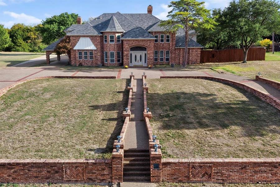 Property photo for 1132 Whispering Oaks Drive, DeSoto, TX