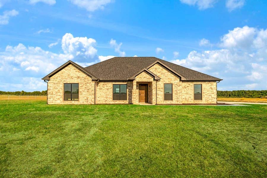Property photo for 461 S FM 196, Blossom, TX