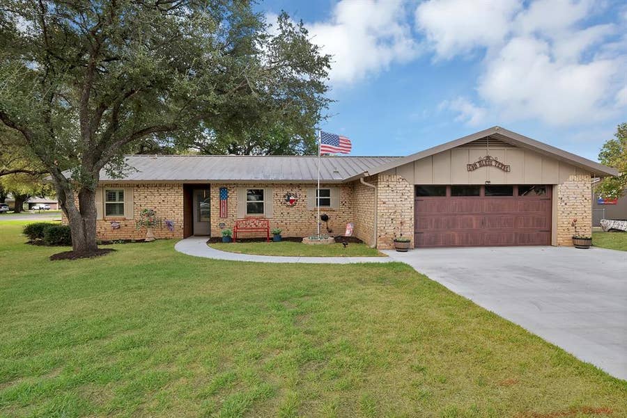 Property photo for 4101 Newport Bay Court, Granbury, TX