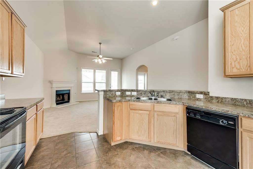 5601 Millers Creek Drive, Denton, TX 76226 5601 Millers Creek Drive, Denton, TX 76226