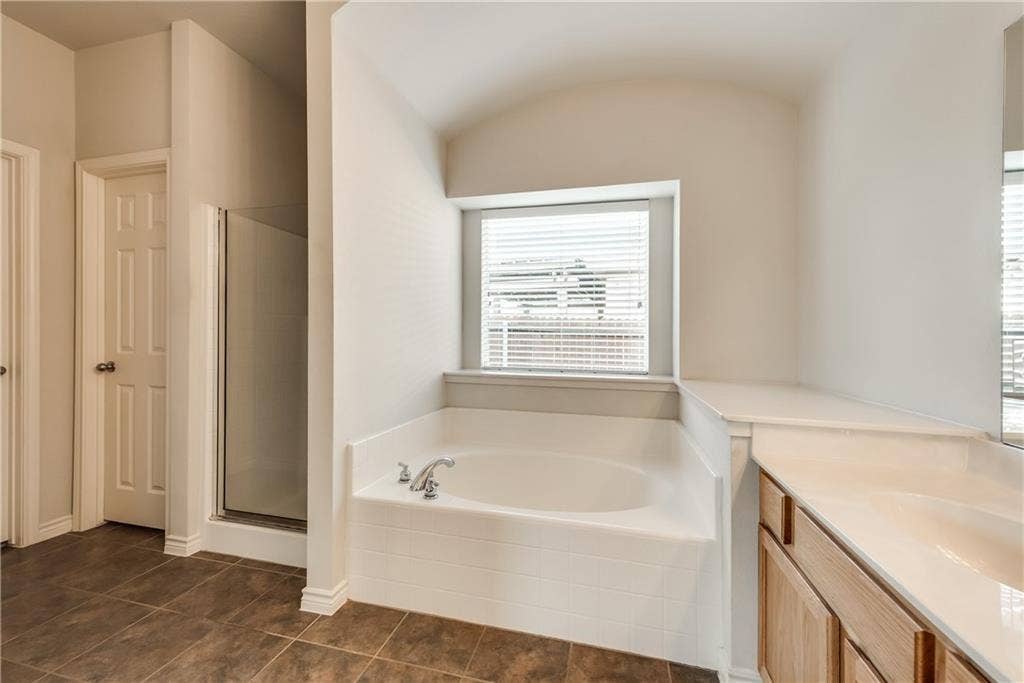 5601 Millers Creek Drive, Denton, TX 76226 5601 Millers Creek Drive, Denton, TX 76226