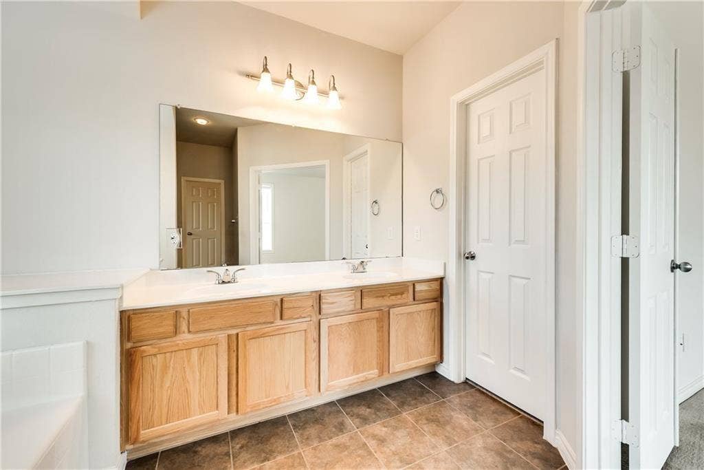 5601 Millers Creek Drive, Denton, TX 76226 5601 Millers Creek Drive, Denton, TX 76226
