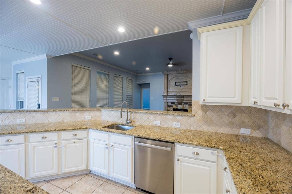 2800 Longtown Drive, Plano, TX 75093 2800 Longtown Drive, Plano, TX 75093